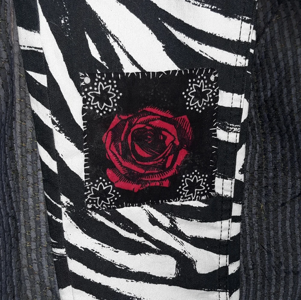 NEW PICS! 💀Punk rock zebra skinnys- metal bands trivium & Alice cooper patches - Picture 3 of 16
